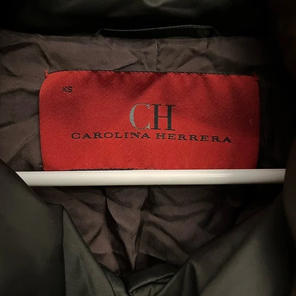 LUXURIOUS Carolina Herrera puffer jacket 🧥 - Picture 7 of 8